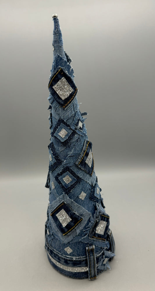 Averelle Dylan-Frosty Cold Christmas Denim Tree